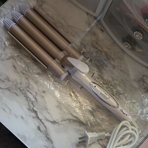 Gold and White Triple Barrel Hair Waver